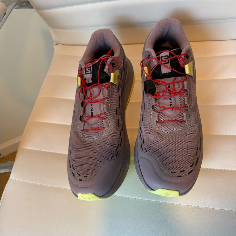Women’s Salomon Ultra Glide Running Shoes, size 9.5 - Picture 5 of 10